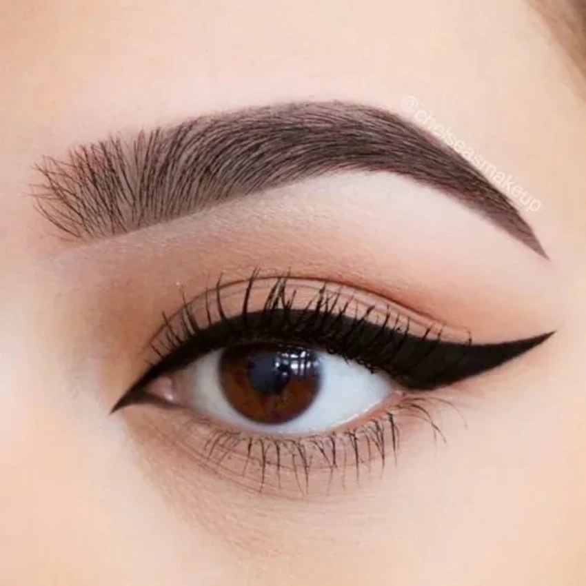 how to apply eyeliner on lower lid