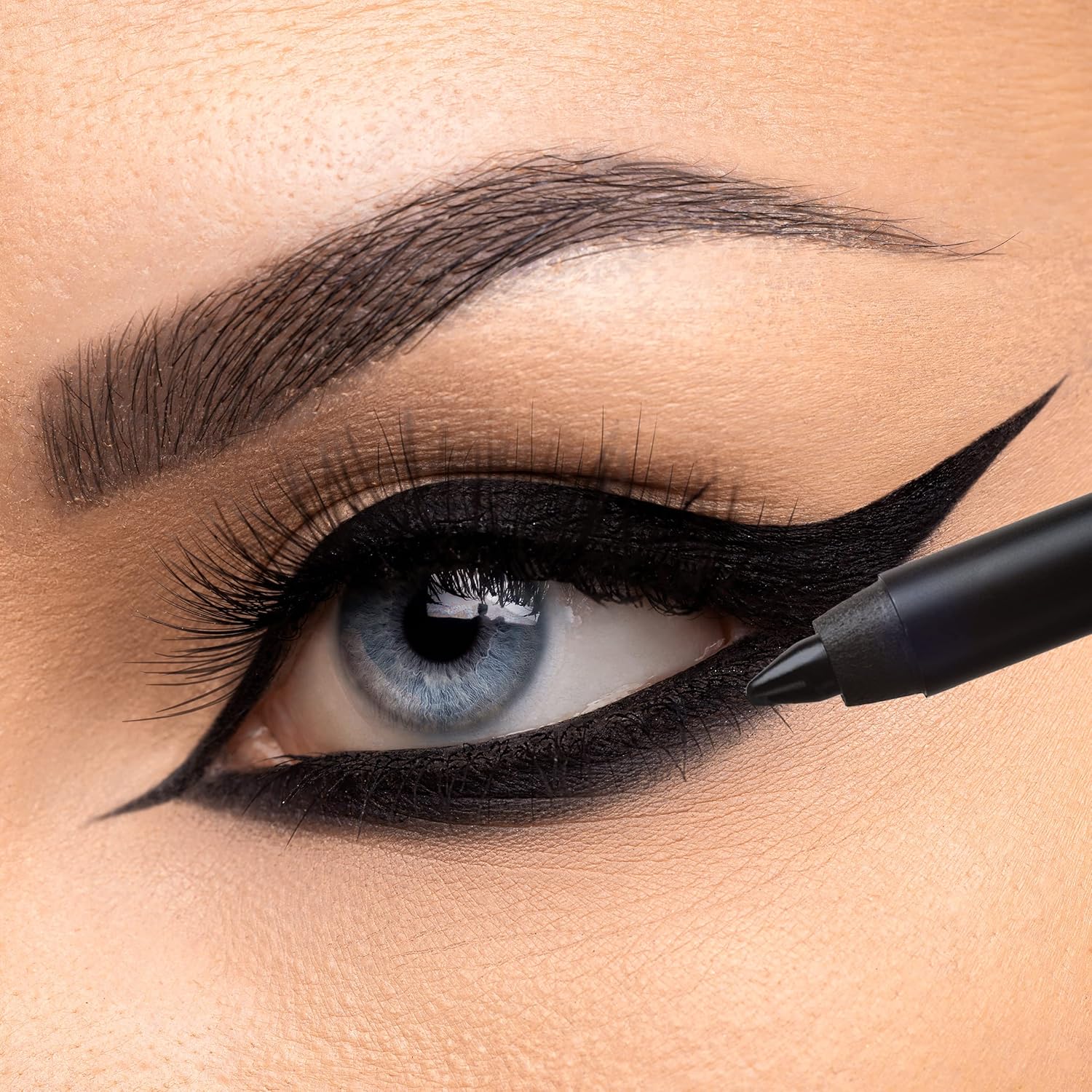 black eyeliner