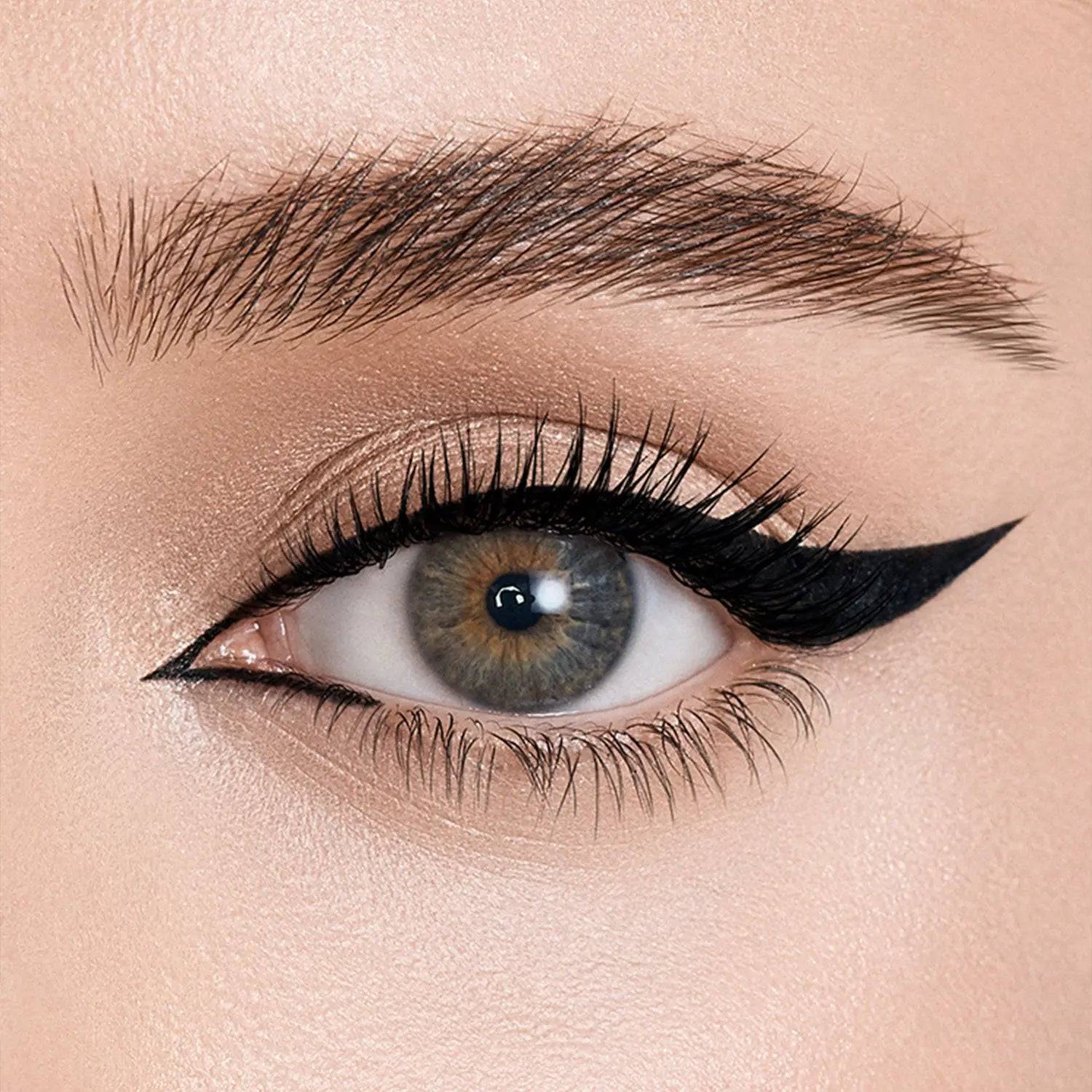 black eyeliner